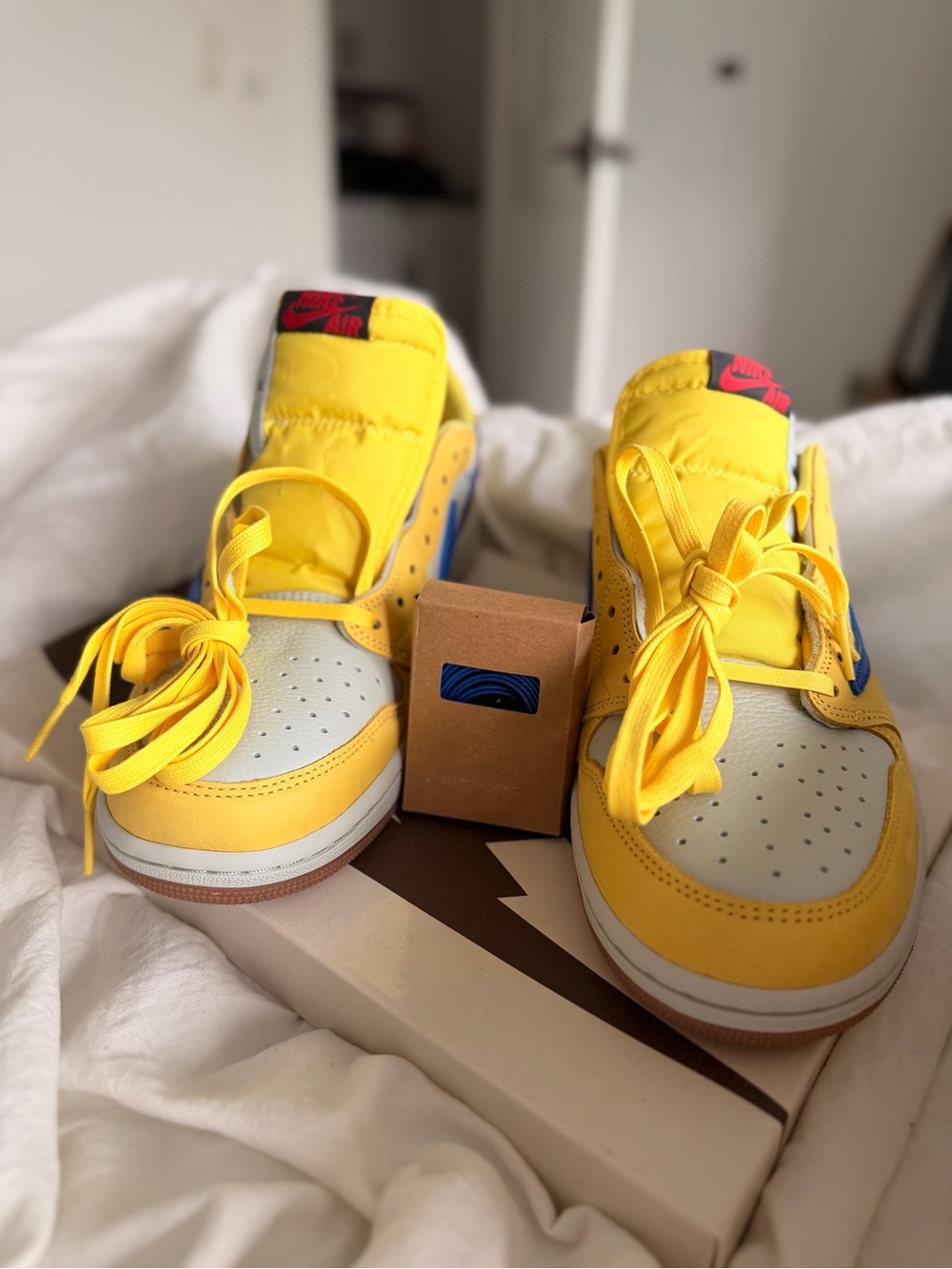 Travis Scott x Wmns Jordan 1 Retro Low OG SP ‘Canary’ - Picture 14 of 16
